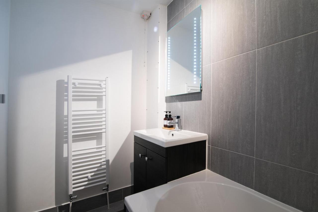 Immaculate 3 Bed House - Stunning Balcony Views Apartment Matlock  Ngoại thất bức ảnh